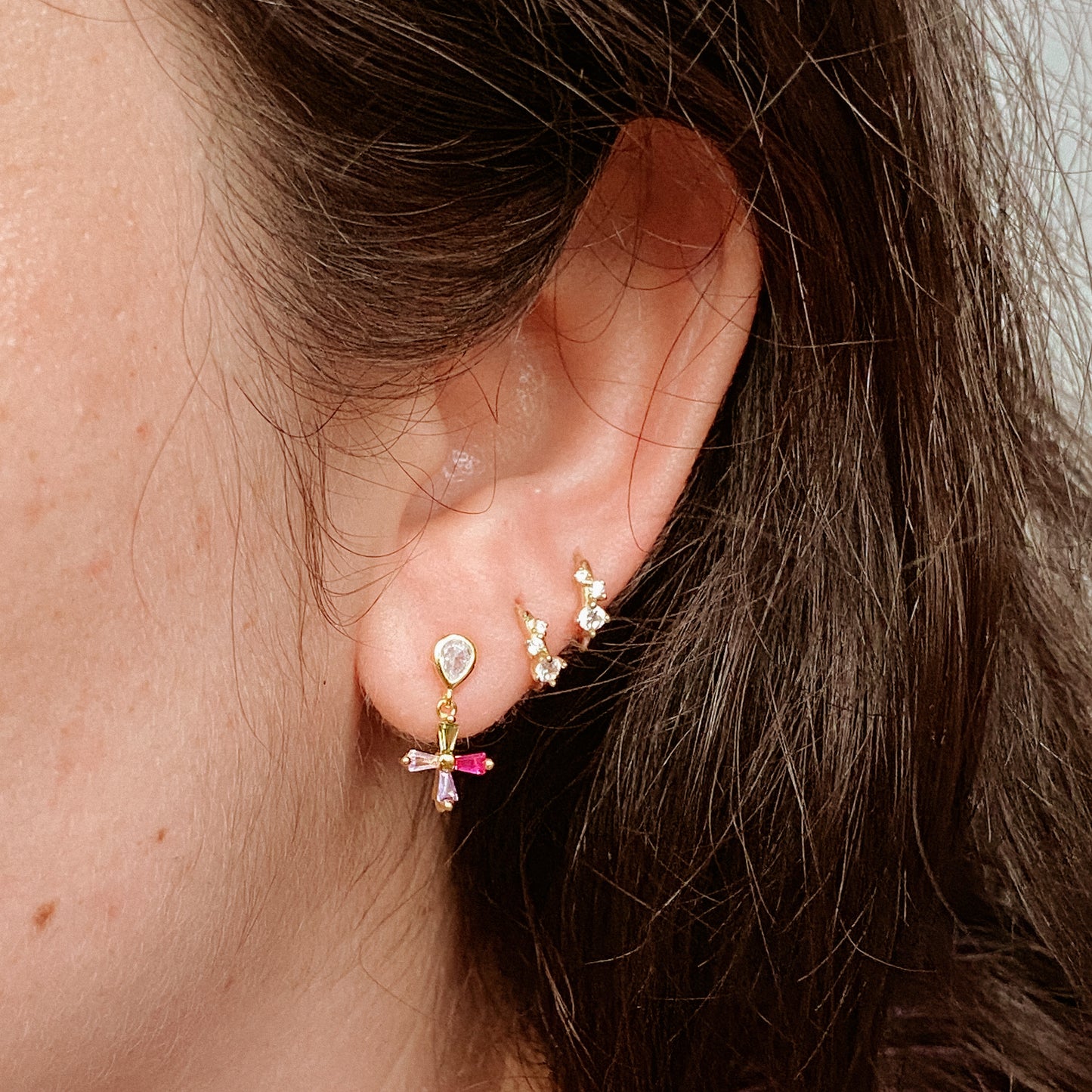 Cross studs desiguales