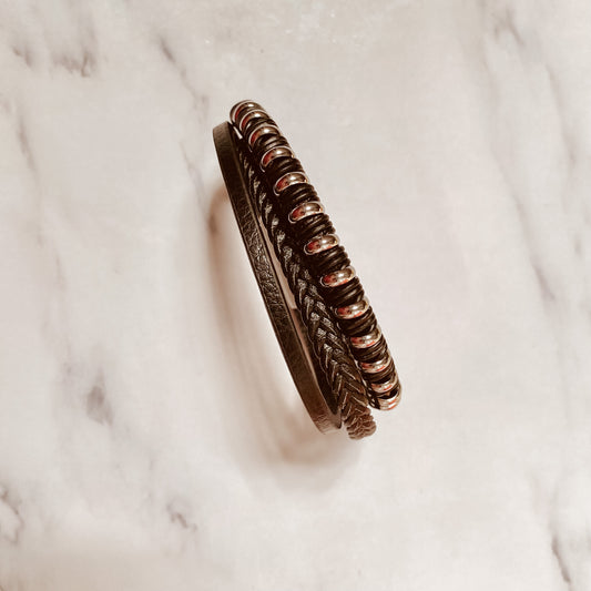 Pulsera de cuerina con aros