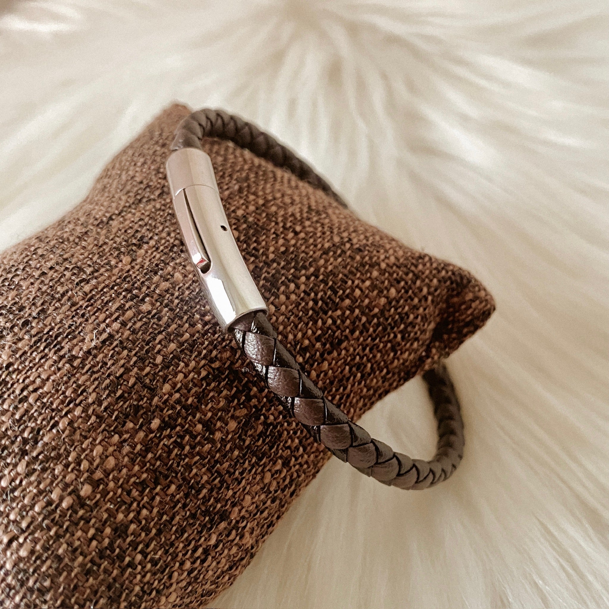 Pulsera elegante de cuerina