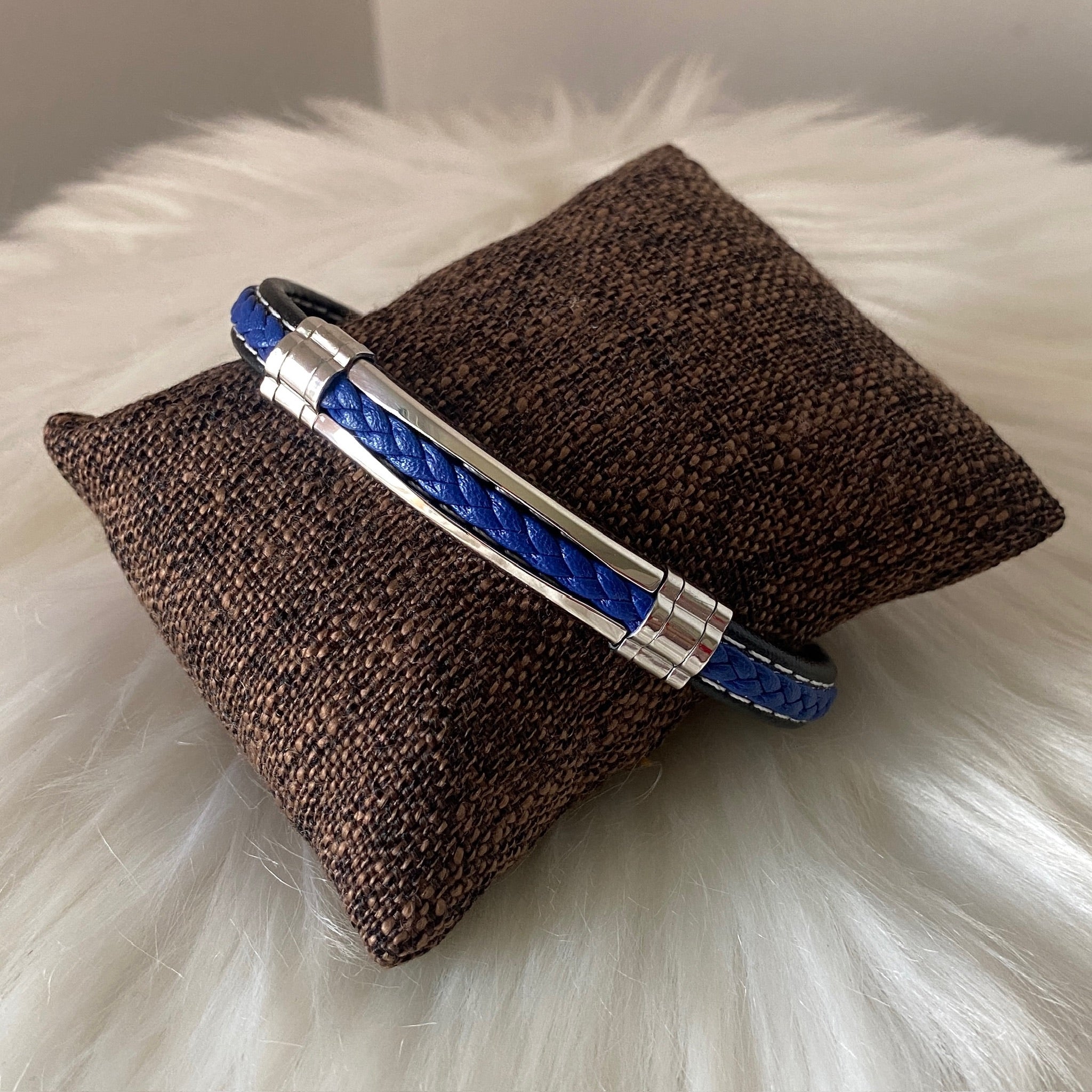 Pulsera de cuerina (Cierre Reloj)