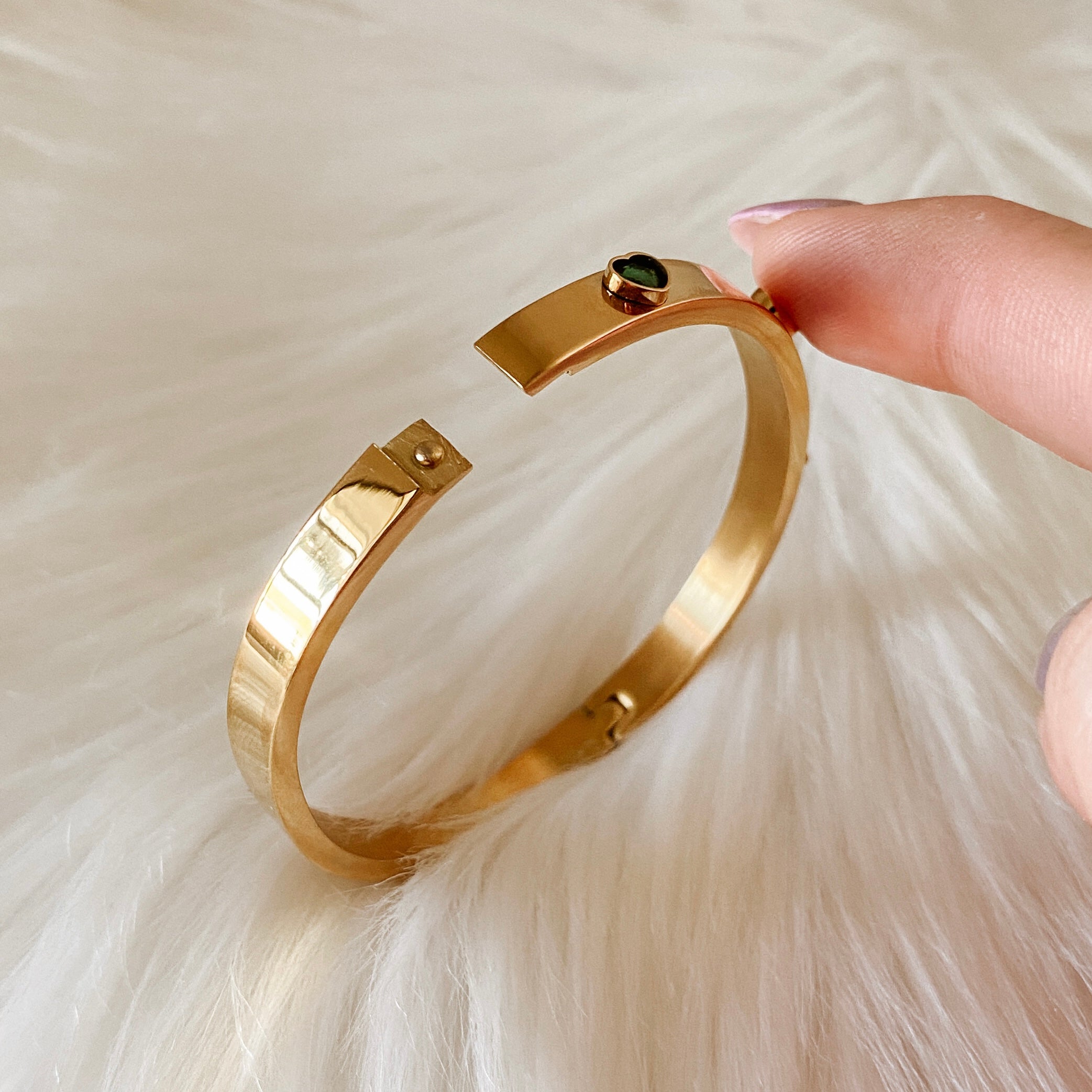 Esmeralda Hearts Bangle