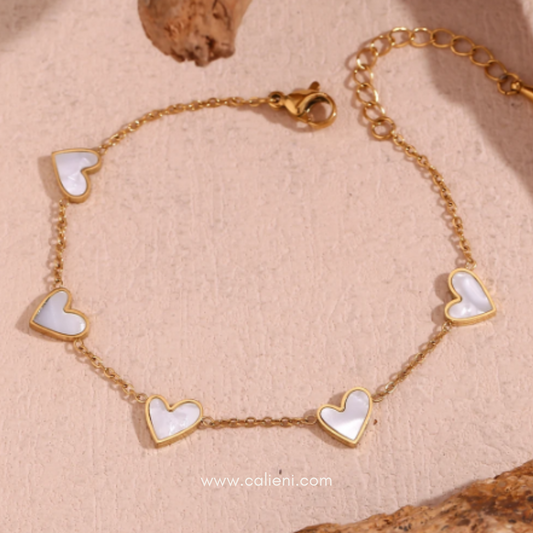 Shelly heart bracelet