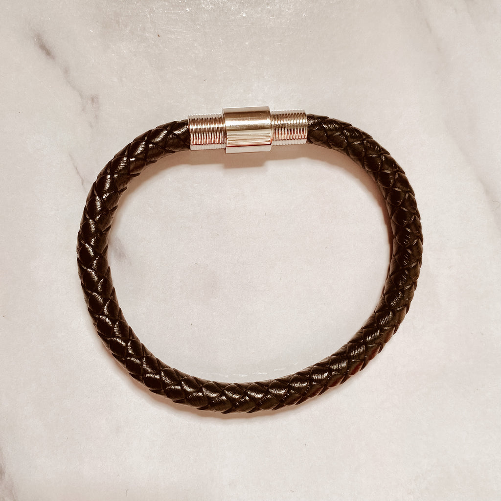 Pulsera de cuerina sencilla