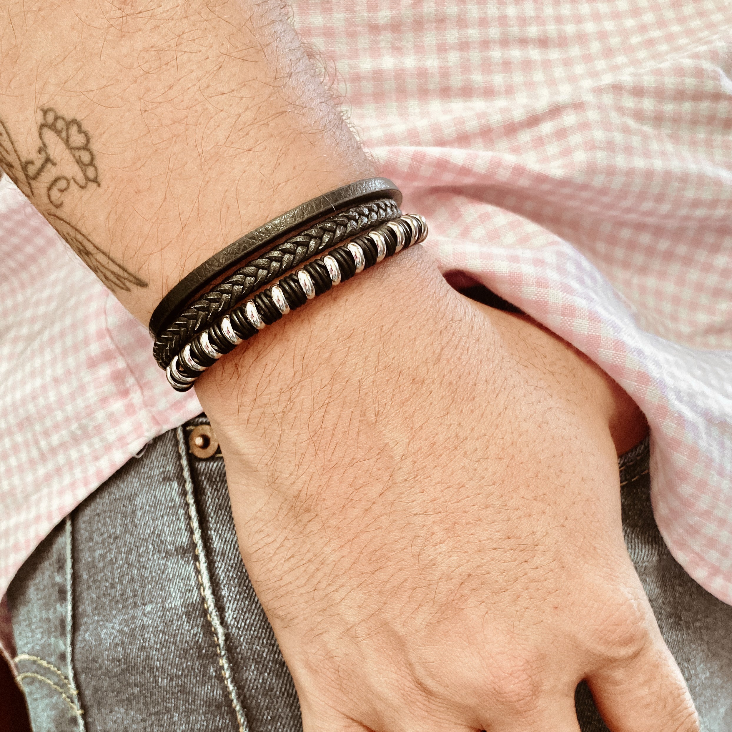 Pulsera de cuerina con aros