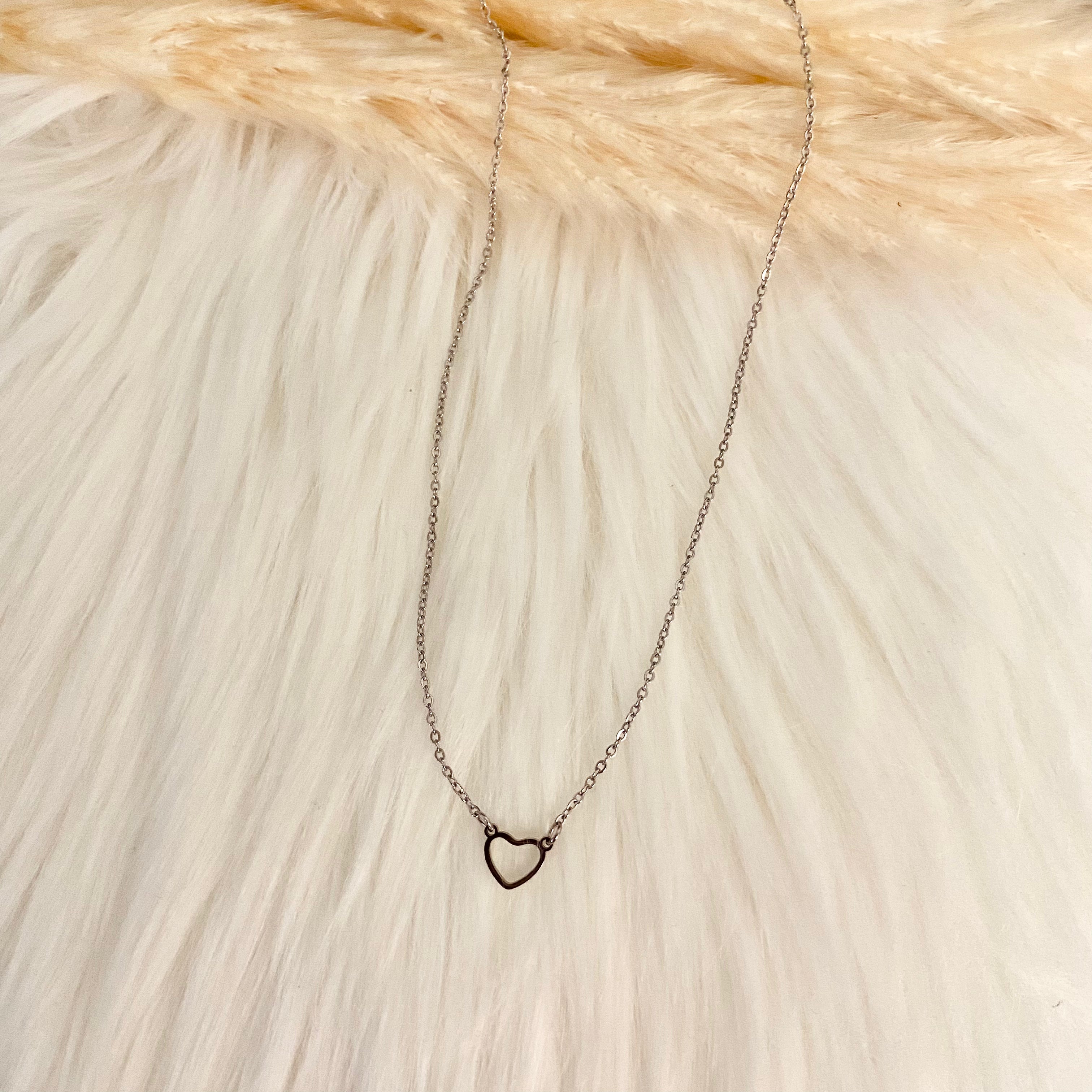 Single heart necklace